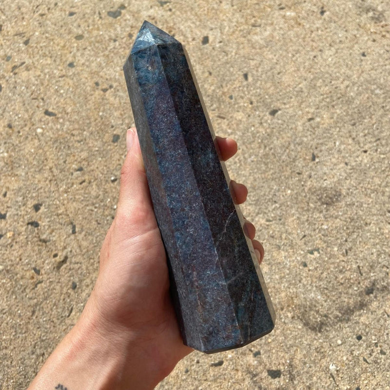 Kyanite Point for Releasing Emotional Blockages - East Meets West USA